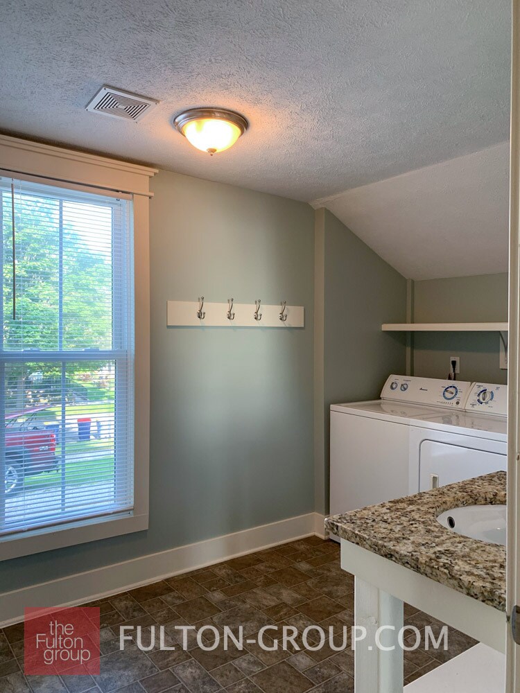 Building Photo - 851 Watson St SW