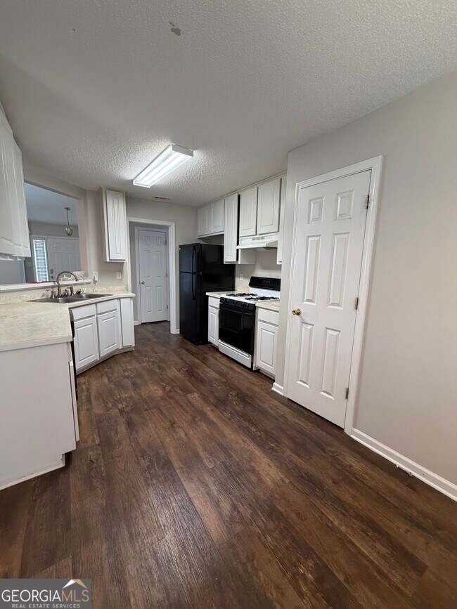 Building Photo - 3020 Meadow Glen Pass