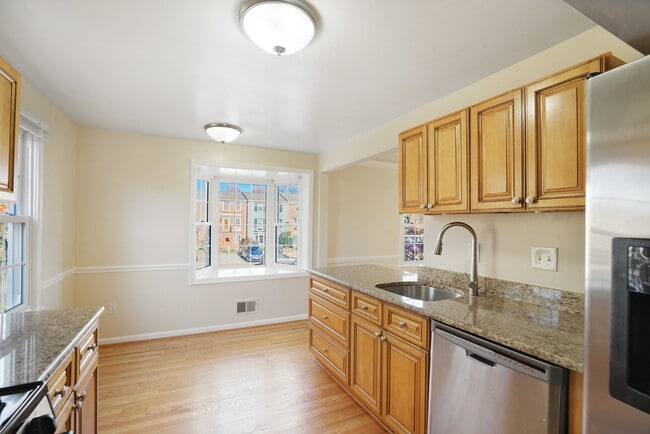 Building Photo - 4339 Cedarlake Ct