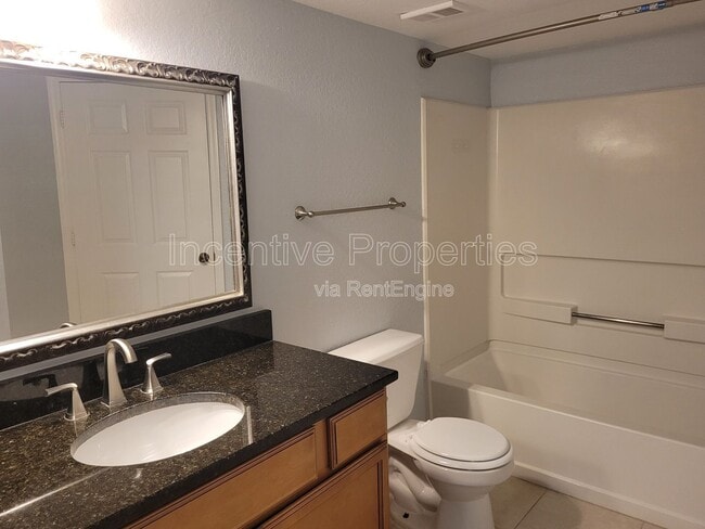 Building Photo - 5064 Park Central Dr