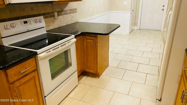 Building Photo - 2125 Emerald Ct