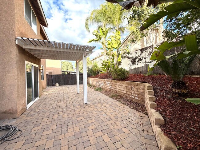 Building Photo - Move-In Ready 3 bedroom & 2.5 bathroom Home in the Gated Laurel Creek Community