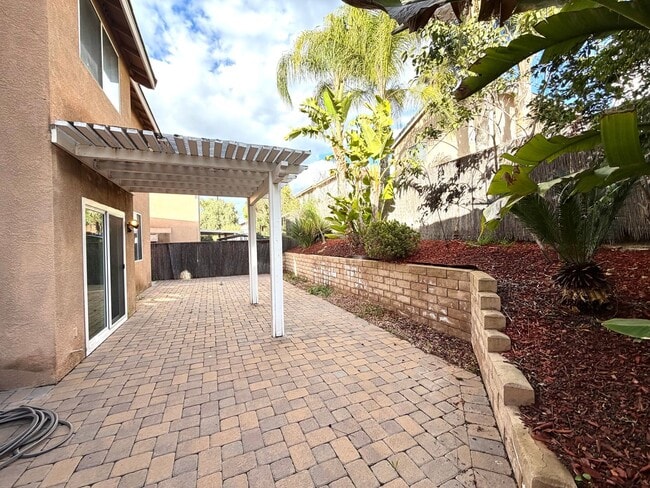 Building Photo - Move in special! Move in by 3/1 and get $300 off your first months rent! - Move-In Ready 3 bedroo...