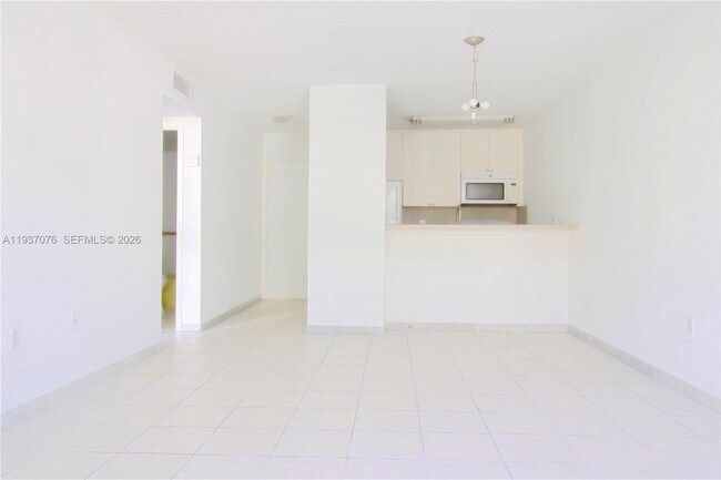 Building Photo - 1225 NE 124th St