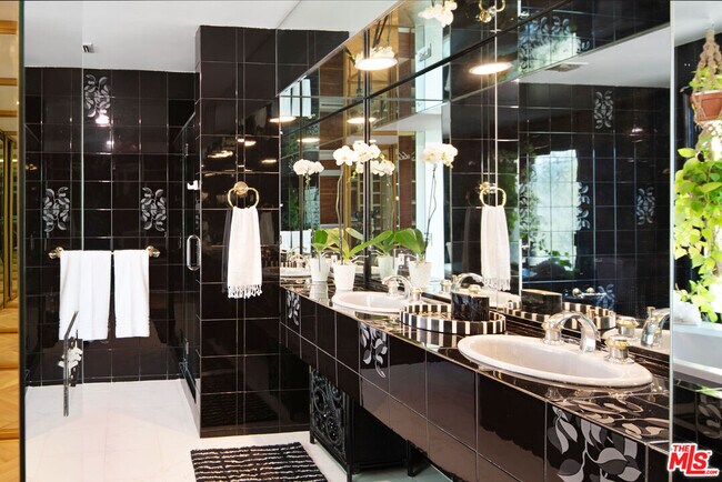 Building Photo - 4661 Bedel St