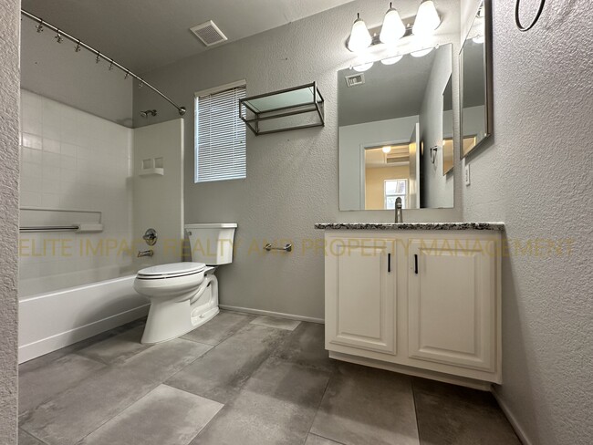 Building Photo - 3505 N Sierra Springs Dr