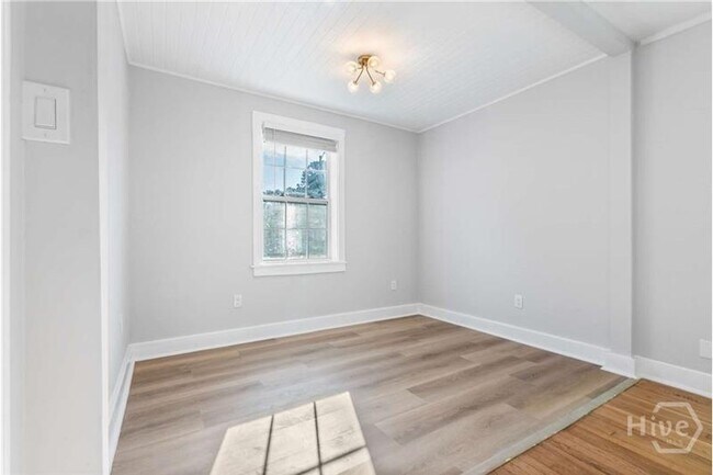 Building Photo - 2140 E 42nd St