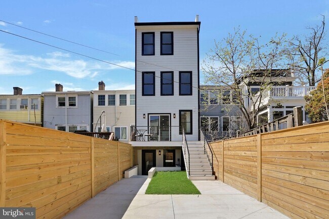 Building Photo - 5333 5th St NW