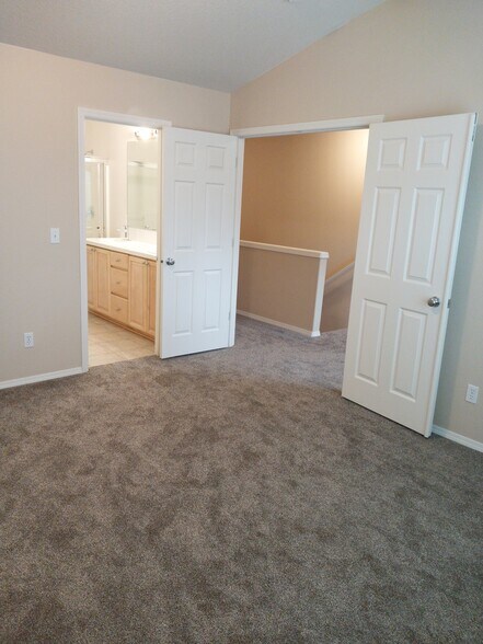 Master bedroom - 17234 SW Pleasanton Ln