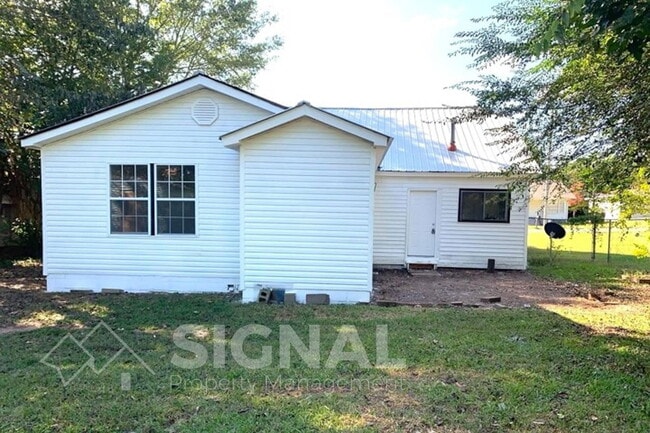 Building Photo - 425 Oak St