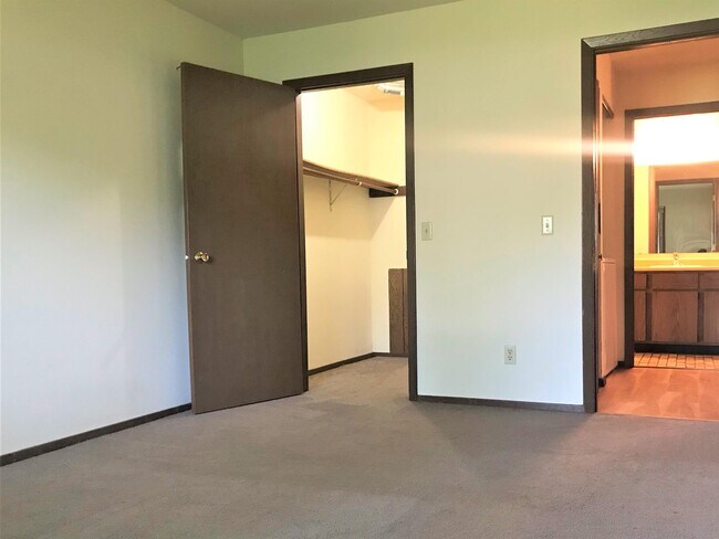 Building Photo - 2343 Chalet Gardens Rd