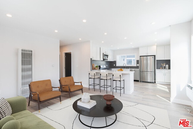 Building Photo - 3872 Bentley Ave