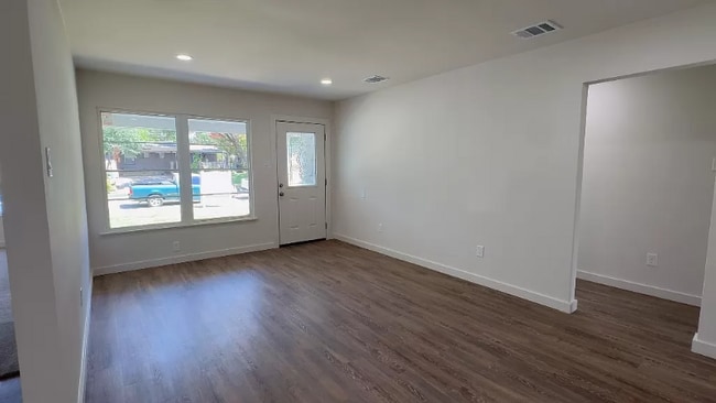 Building Photo - 10734 Coogan Dr