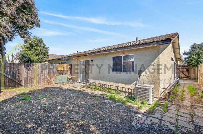 Building Photo - 8991 Fox Creek Dr