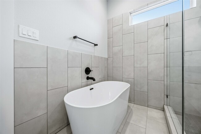 Building Photo - 6117 Campos Dr