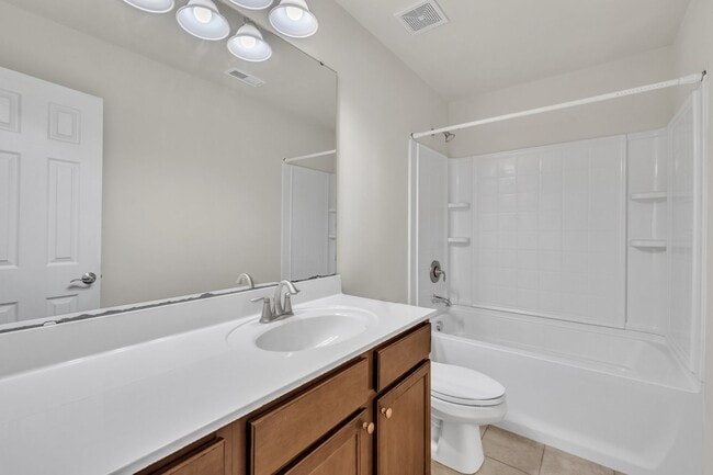 Building Photo - 3 Bedroom Townhome with 2 Car Garage in He...