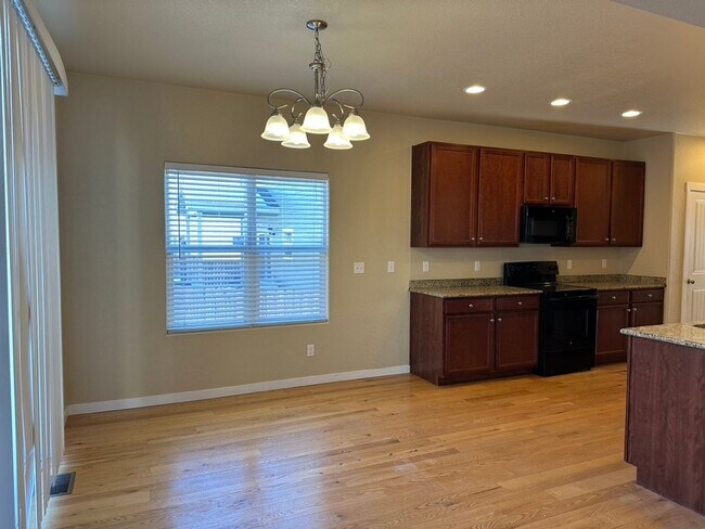 Building Photo - BEAUTIFUL 4BD HOME in NE COL SPGS w/ MAIN-LEVEL MASTER SUITE & AC - Security Deposit Alternative ...