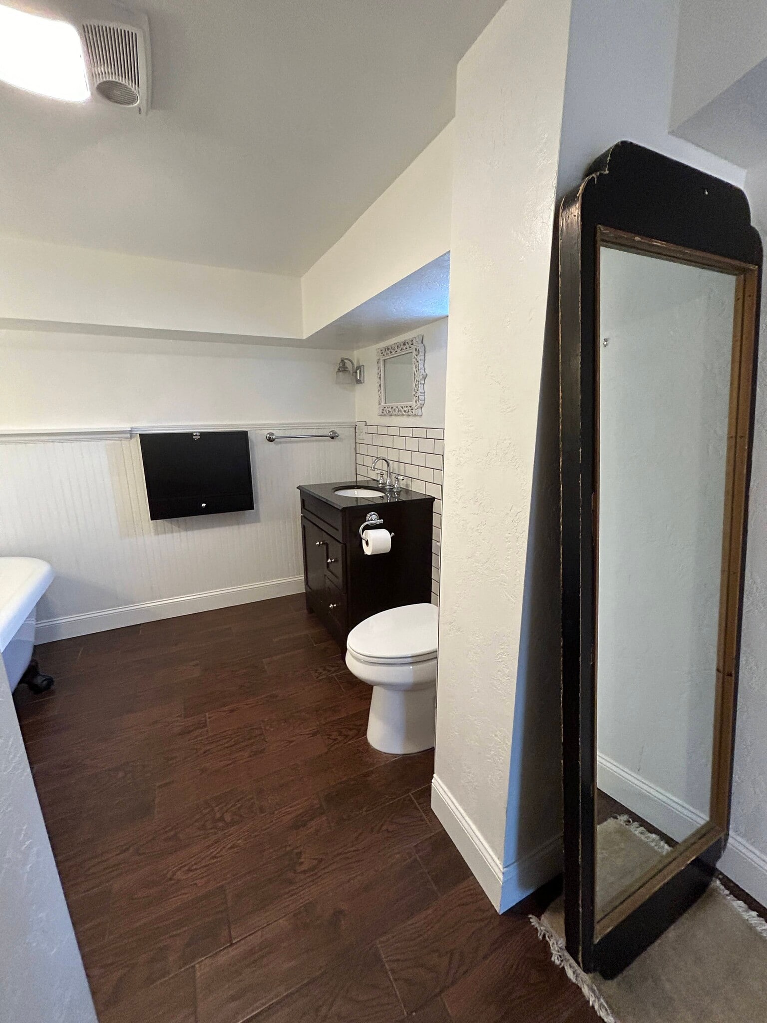 downstairs bathroom - 64 N 200 W