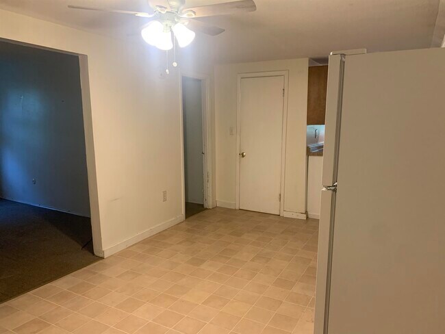 Building Photo - 354 Main St