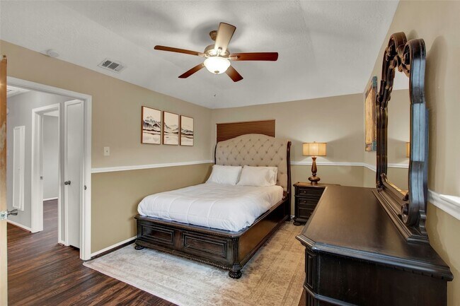 Building Photo - 6208 Brookdale Dr