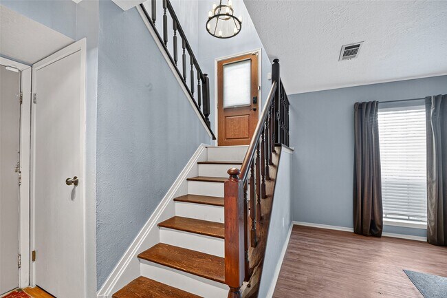 Building Photo - 15927 Eastcape Dr