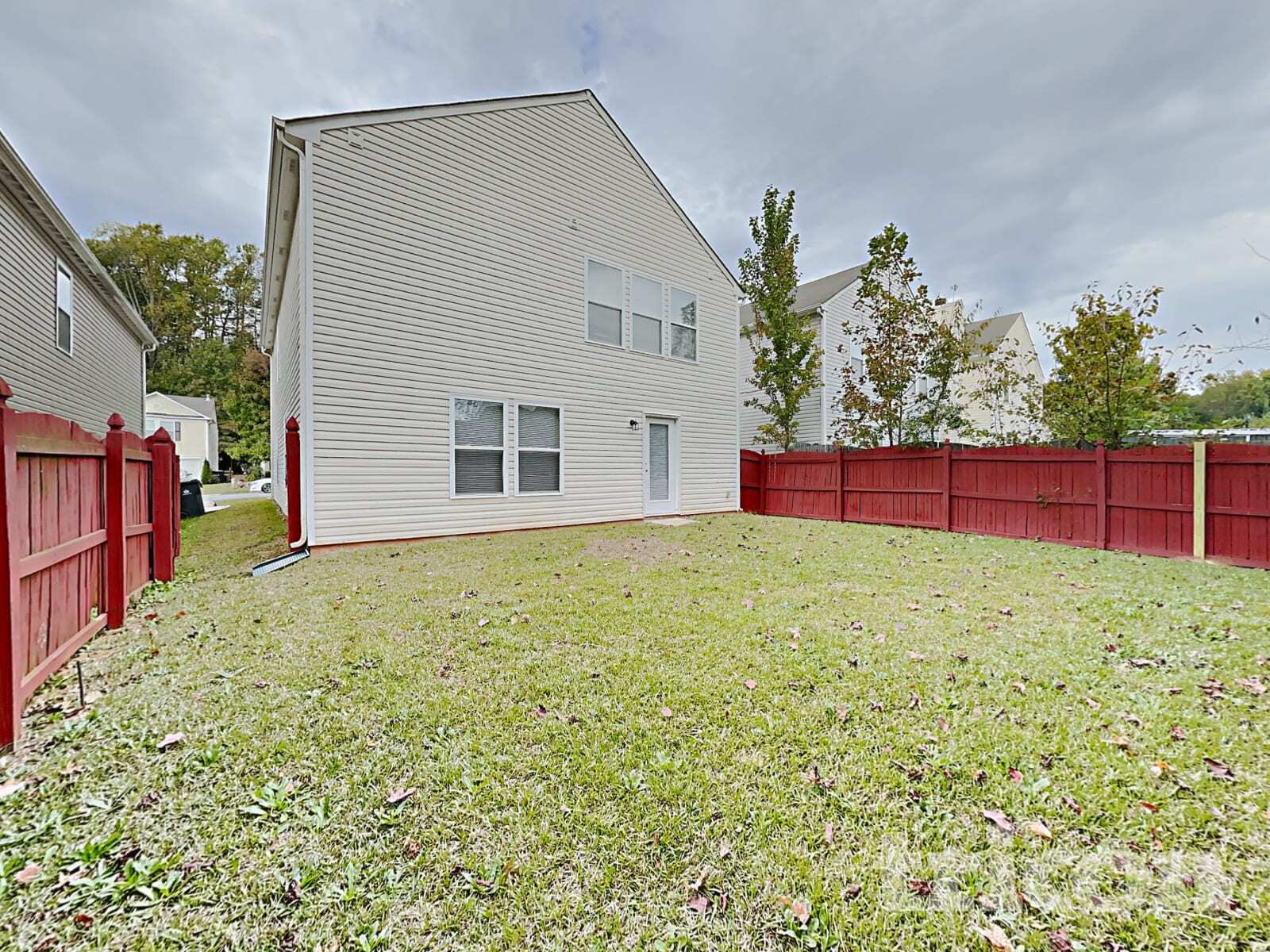 Building Photo - 7242 Fox Point Dr