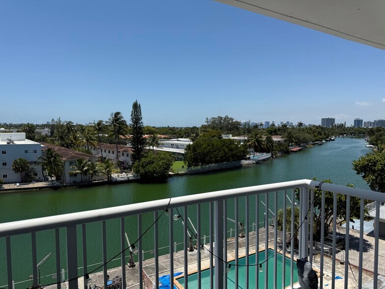 Building Photo - 110 S Shore Dr