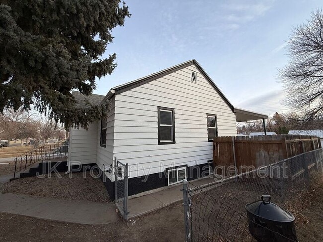 Building Photo - 2312 5th Ave N