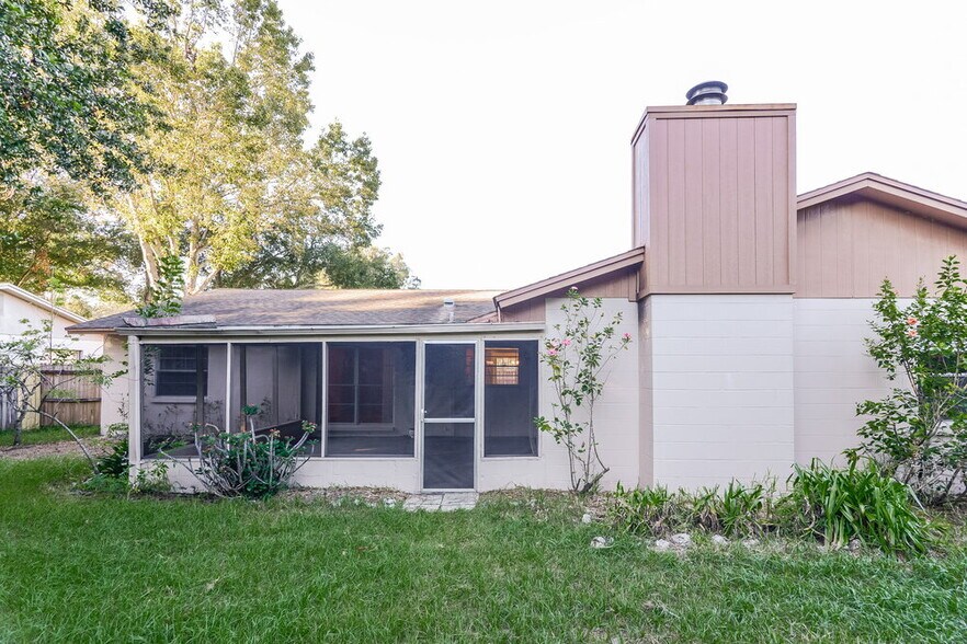 Building Photo - 16536 Lake Dr