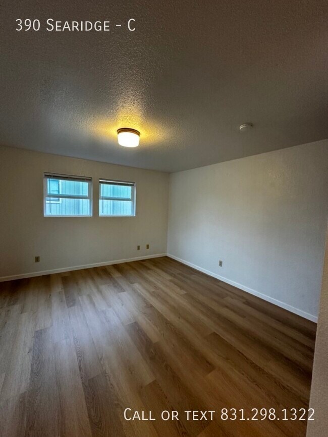 Building Photo - 390 Searidge-C