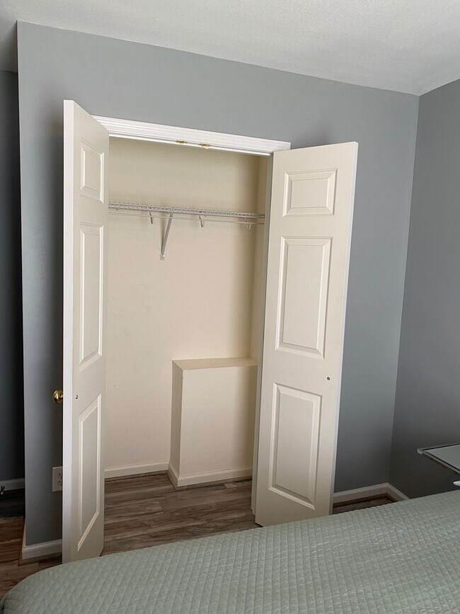 Building Photo - West AVL - Spacious Home in Scenic Bluff Subdivision