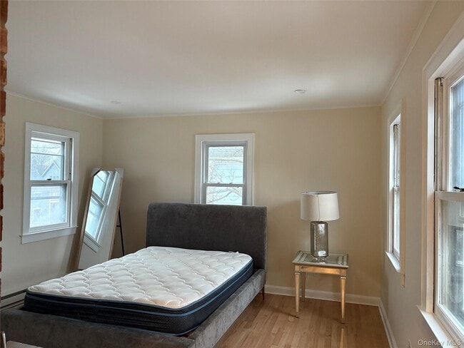 Building Photo - 325 Wiggins St