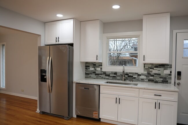 Building Photo - 9622 N Kildare Ave