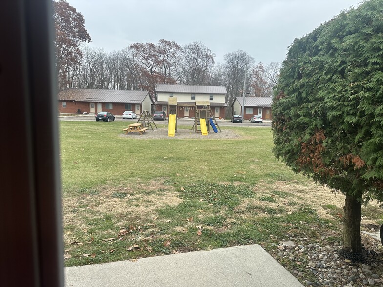 Building Photo - 1053 Lakeshore Dr