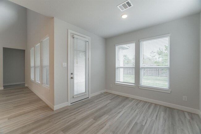 Building Photo - 155 Renodes Garden Ln
