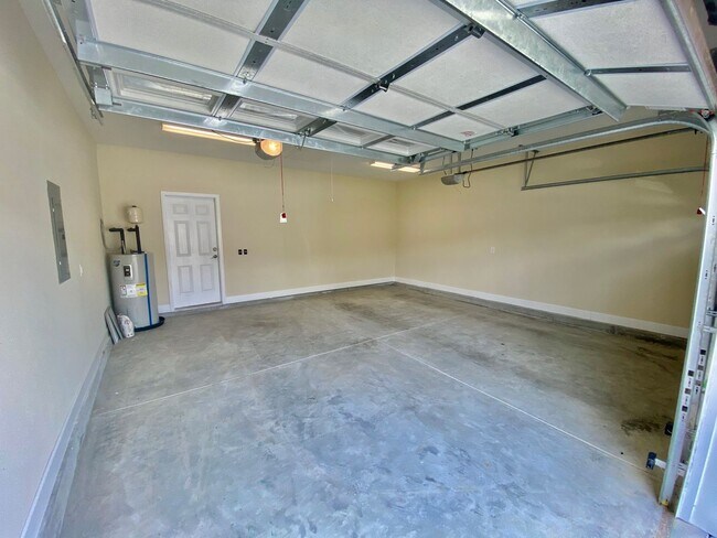 Building Photo - Great Location Single Family Home