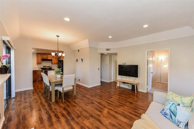 Building Photo - 22757 Lakeway Dr