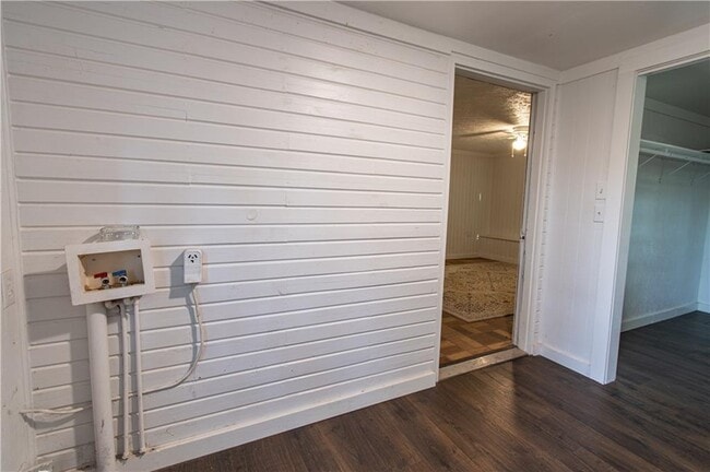 Building Photo - 250 Nottingham Wy