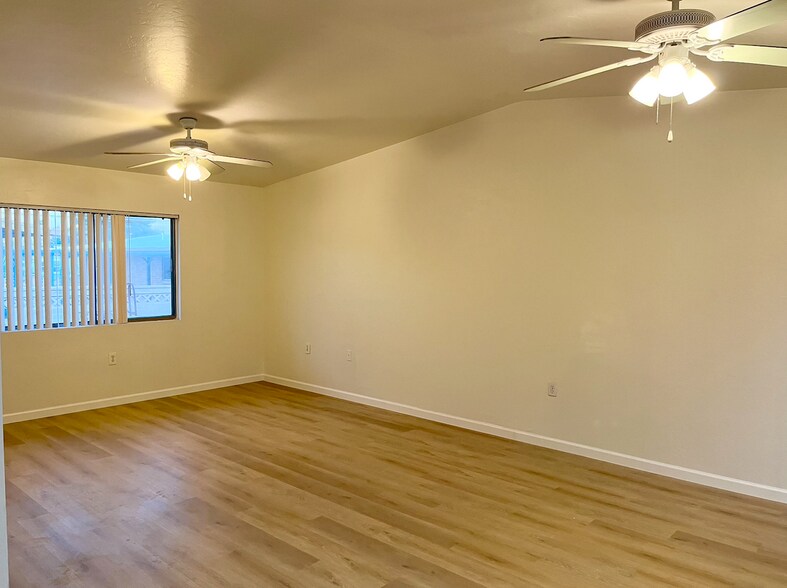 Building Photo - 4454 E 3rd St