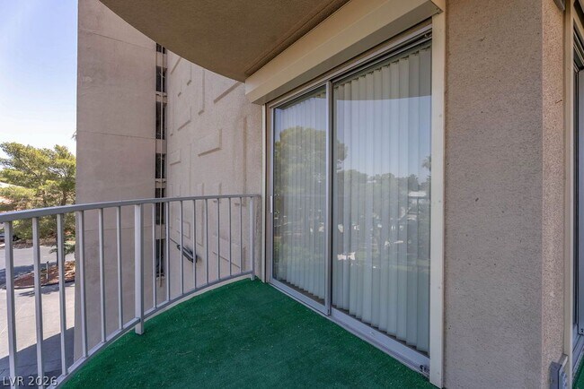 Building Photo - 3111 Bel Air Dr