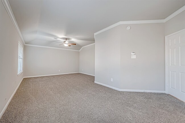 Building Photo - 24043 River Pl Dr