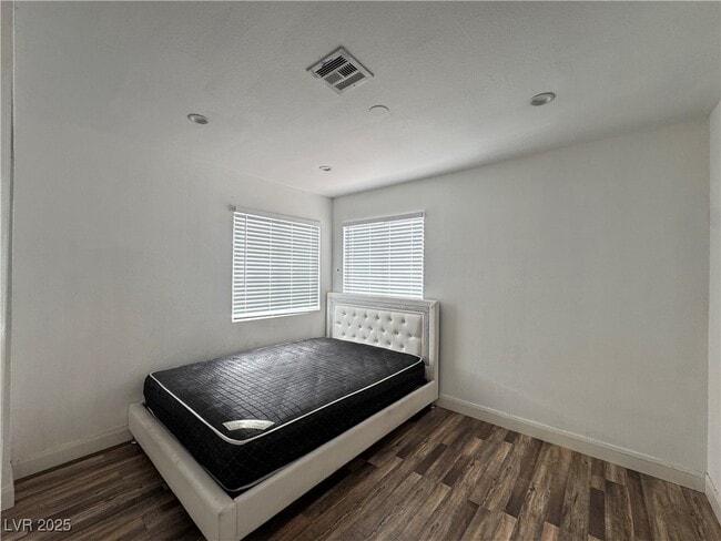 Building Photo - 4454 Bertram Ln