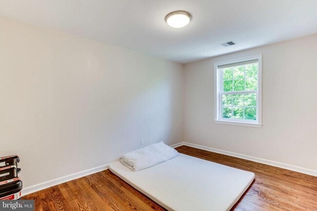 Building Photo - 258 Burgess Ave