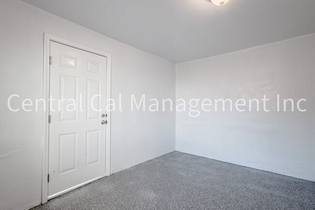 Building Photo - 2 Bedroom/1 Bath Home - $1395 Per Month!