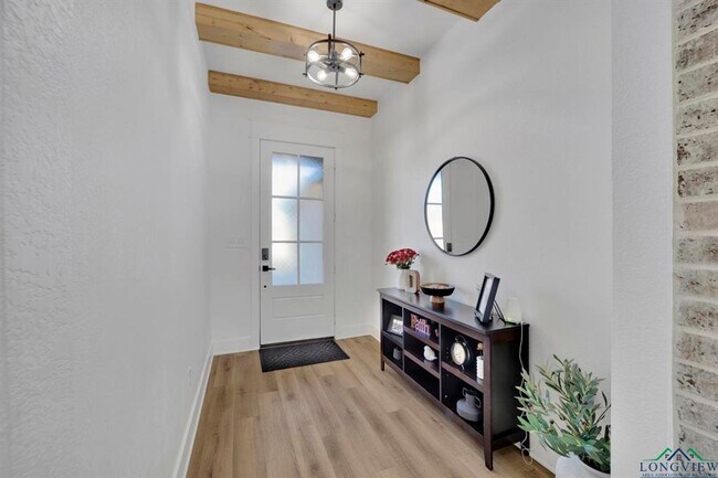 Building Photo - Beautiful 4 bedroom home