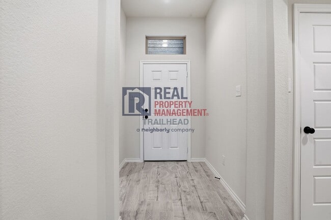 Building Photo - Inviting 3-Bedroom Home with Covered Patio