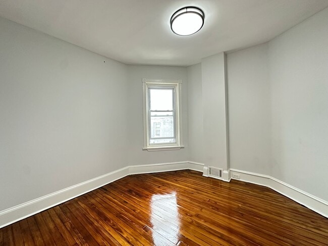 Building Photo - 238 N Edgewood St