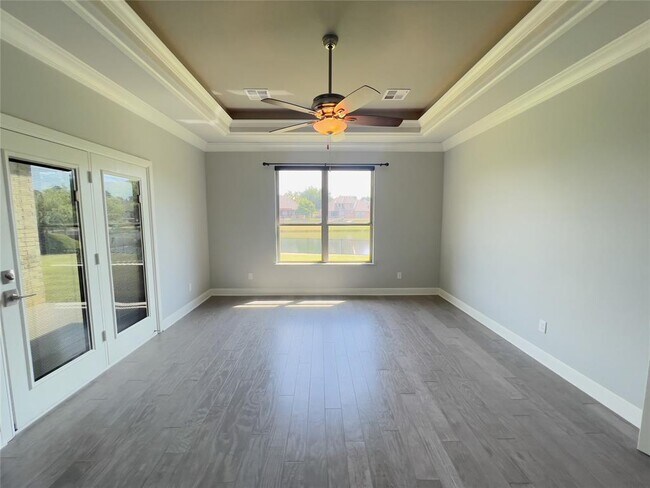 Building Photo - 424 Seville Dr