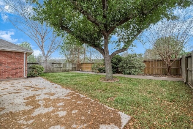 Building Photo - 23759 River Pl Dr