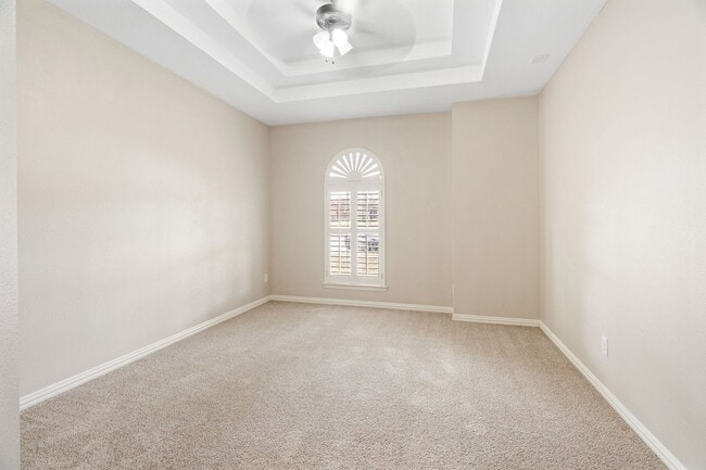 Building Photo - 684 Hollow Cir